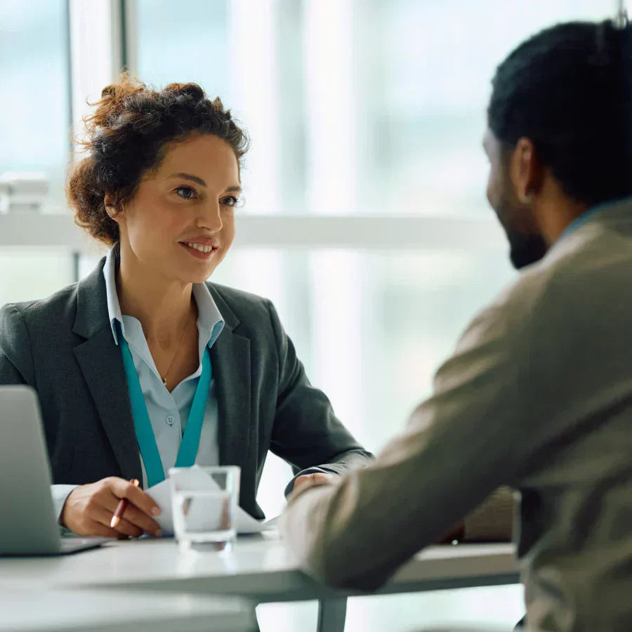 How to conduct in-person meetings: a salesperson’s guide