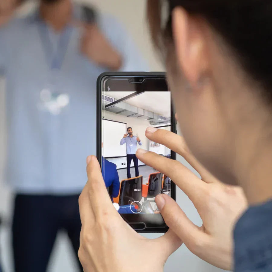 Plaud capturing presentations and lectures with AI voice recording.