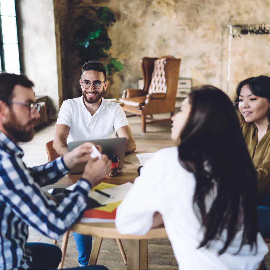 15 best icebreaker games for meetings to energize your team