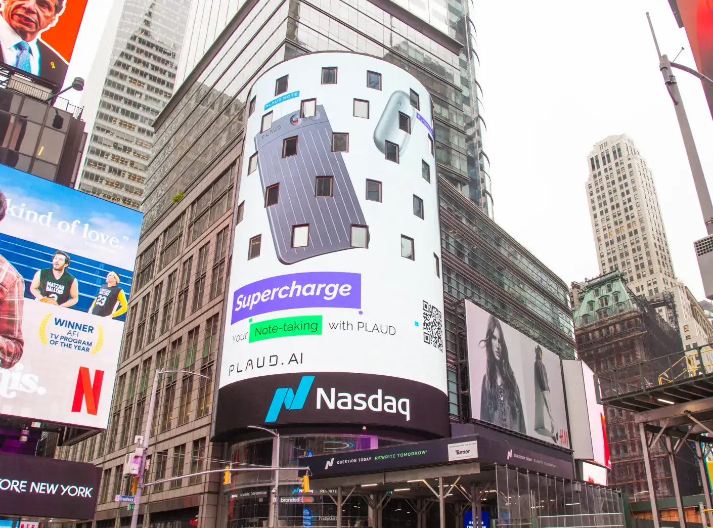Plaud Note featured on the Nasdaq billboard in Times Square.